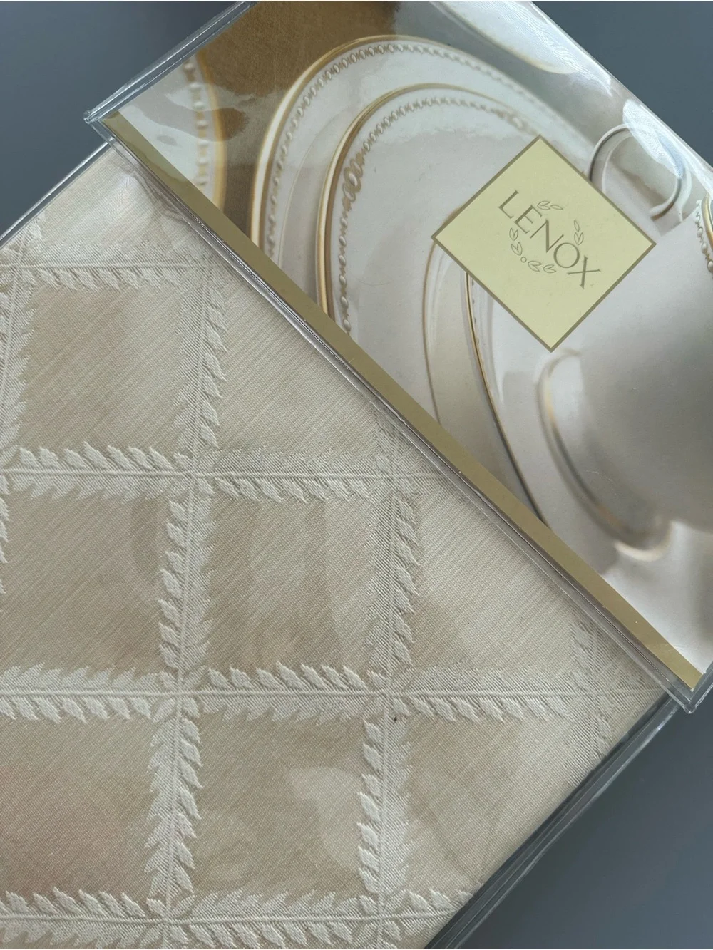 NEW Lenox Pearl JacquardTablecloth 70